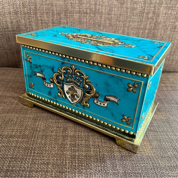 Vintage Blue Bird Confectionary Candy Tin Bank - Picture 4 of 7